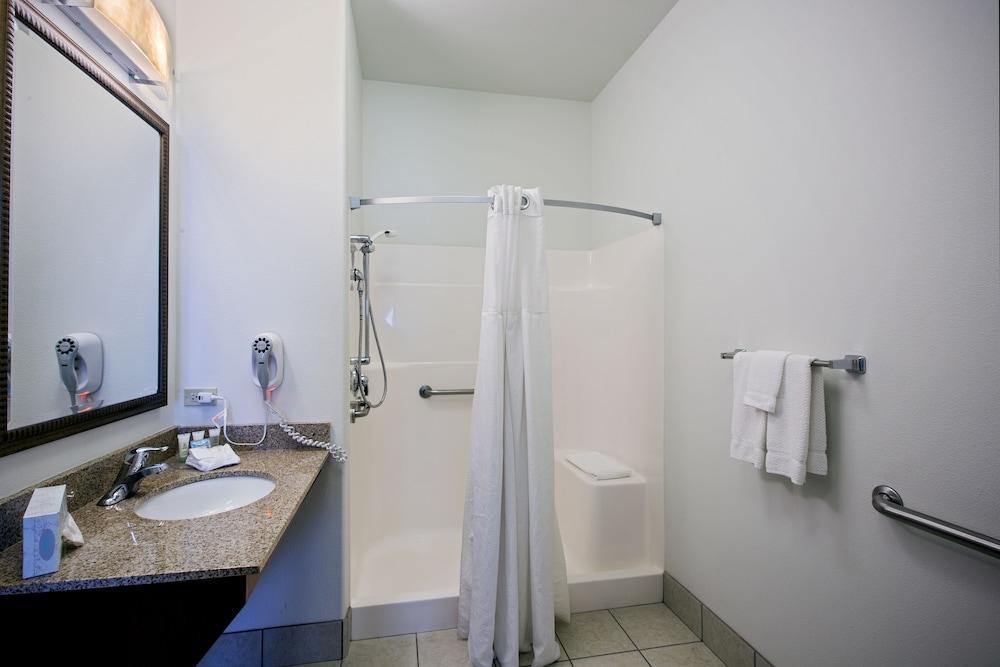 Staybridge Suites Rockford By Ihg Exterior foto
