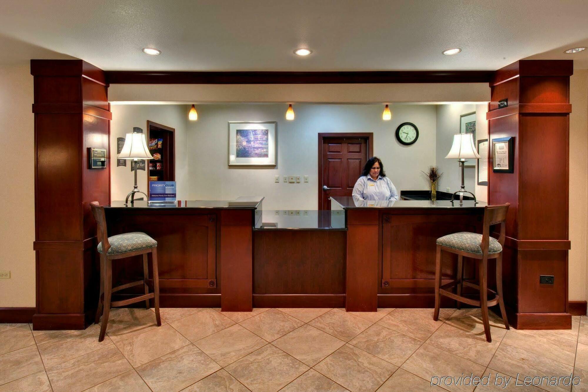 Staybridge Suites Rockford By Ihg Interior foto